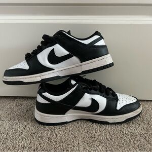 Nike Womens Black and White Low Top Sneakers